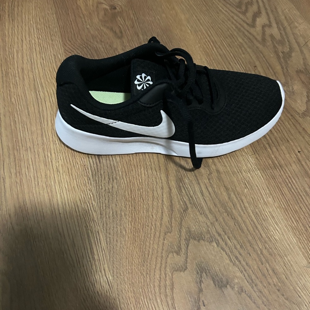Nike Black and White Running Shoe